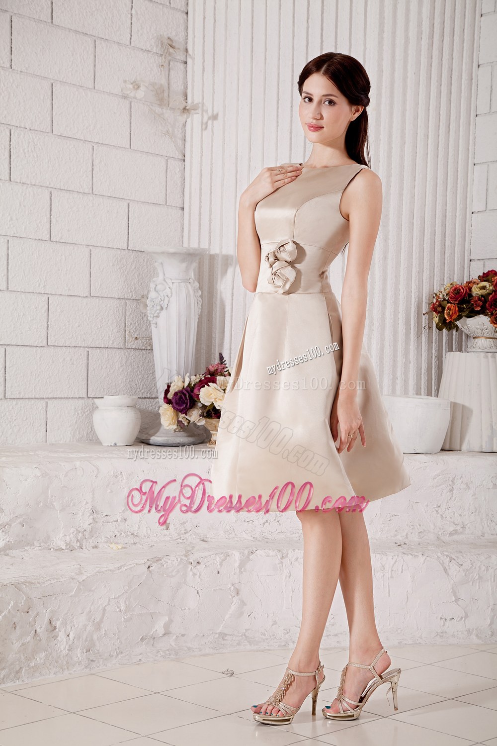 Modest Bateau Knee-length Prom Bridesmaid Dress in Champagne