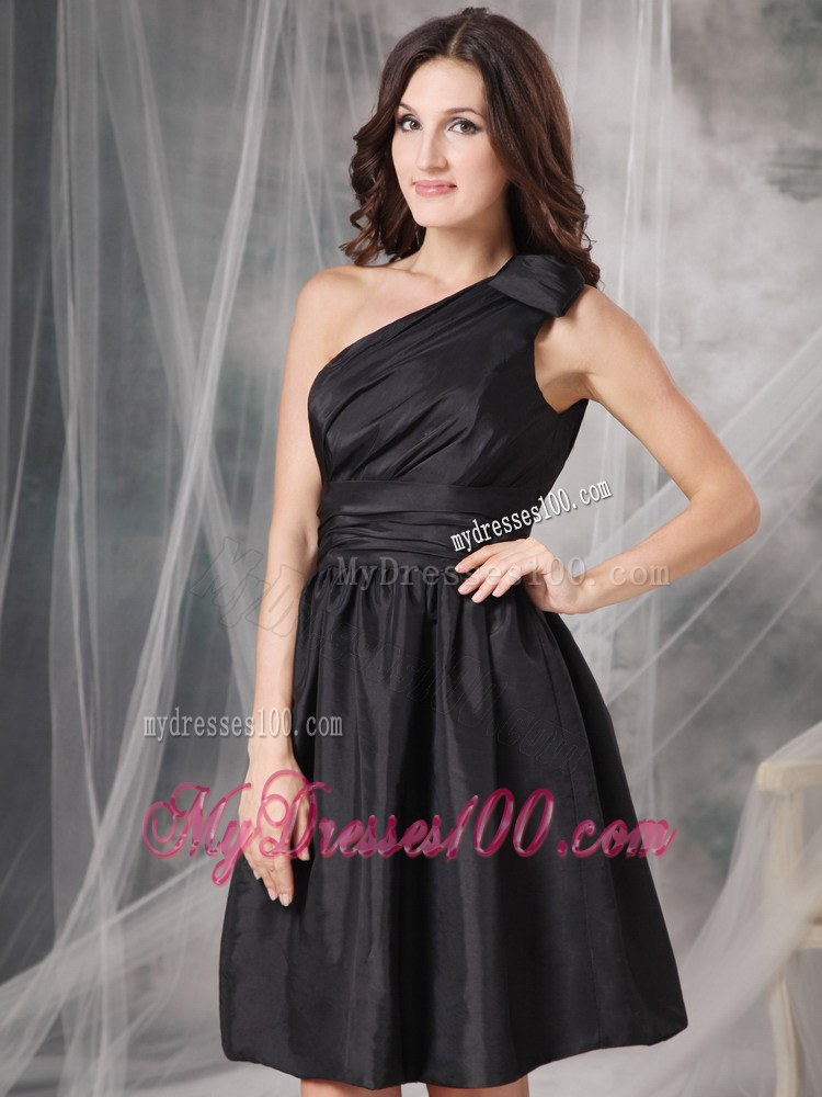 Elegant One Shoulder Black Ruched Bridesmaid Dress in Mini-length