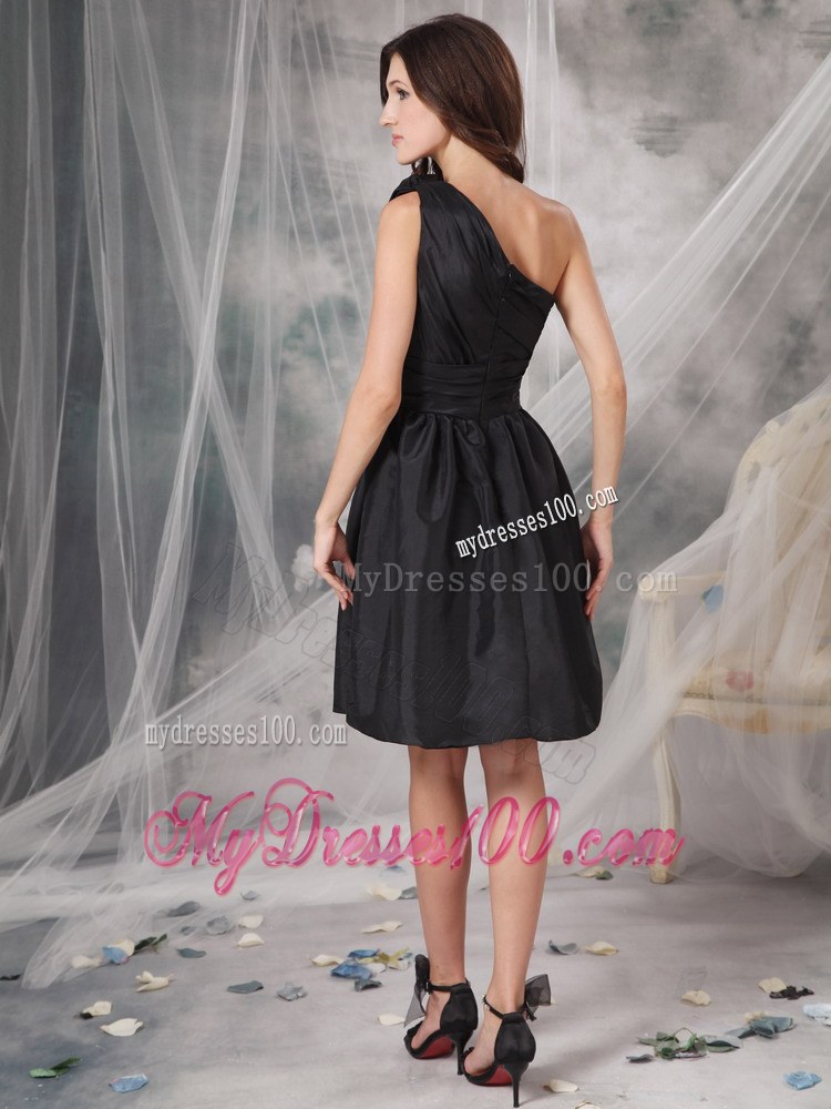 Elegant One Shoulder Black Ruched Bridesmaid Dress in Mini-length