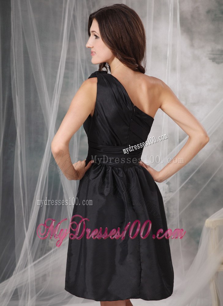 Elegant One Shoulder Black Ruched Bridesmaid Dress in Mini-length