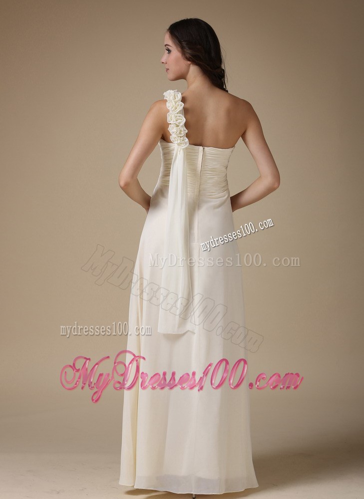 White Empire One Shoulder Low Cost Bridesmaid Dress with Flower