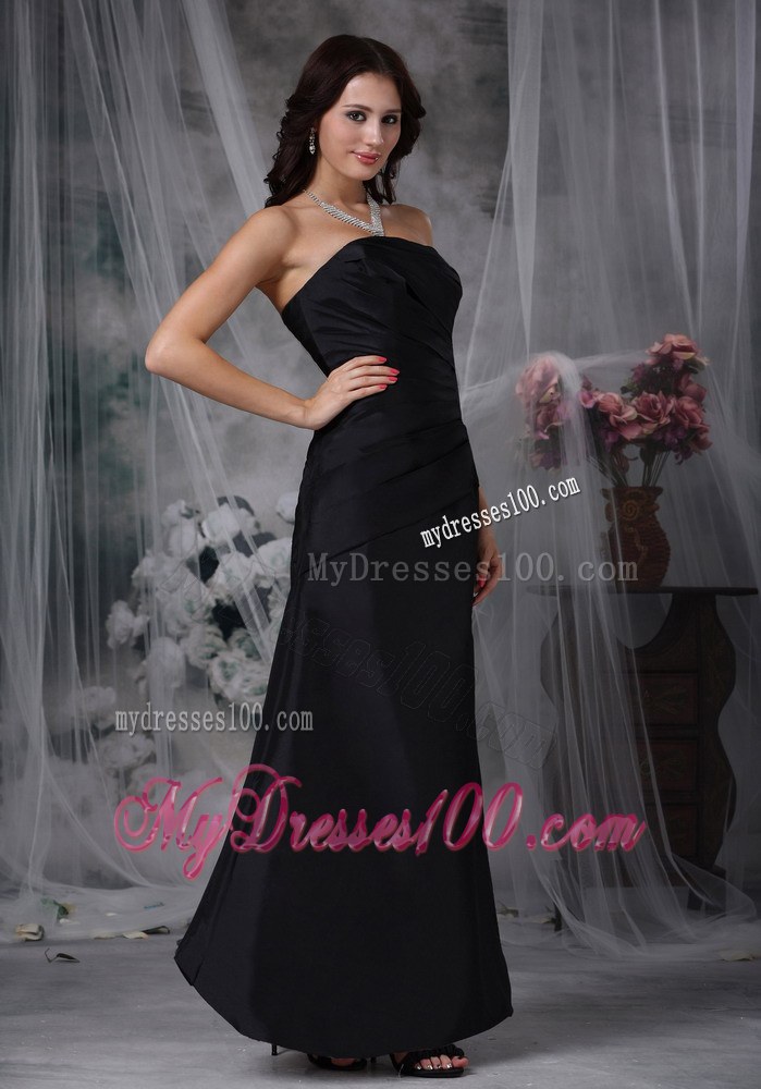 Black A-line Strapless Ruched Bridesmaid Dress Ankle-length Style