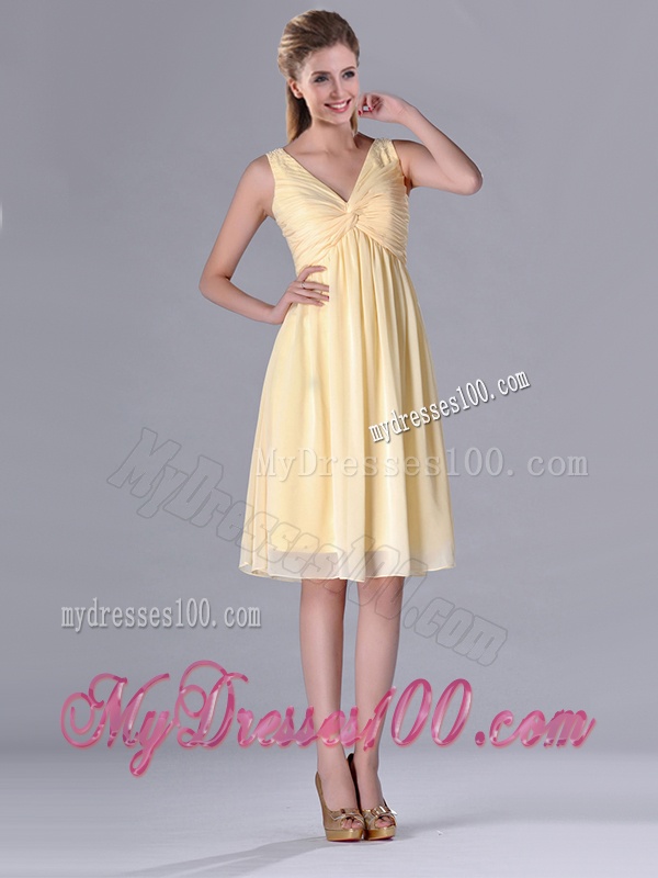 Empire Light Yellow V Neck Knee Length Short Dama Dress with Ruching