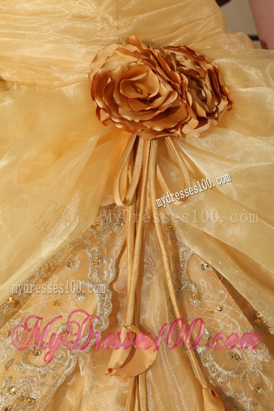 Appliques Dress for Quinceaneras in Gold Embellished with Flower