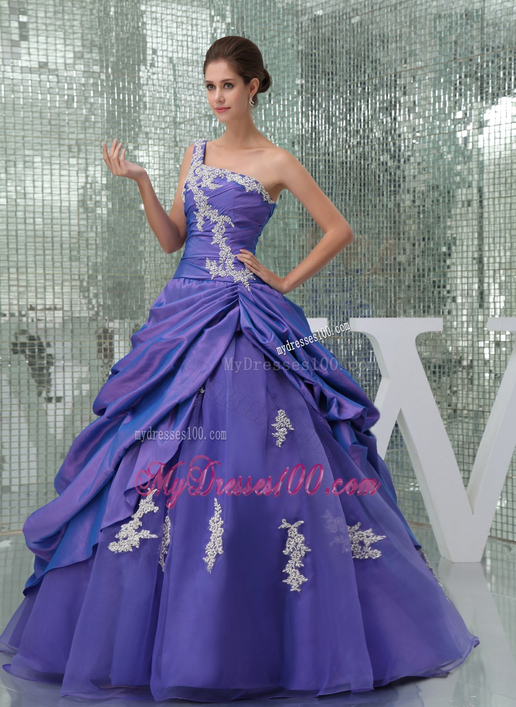 White Appliques Decor One Shoulder Quinceanera Dresses Gowns