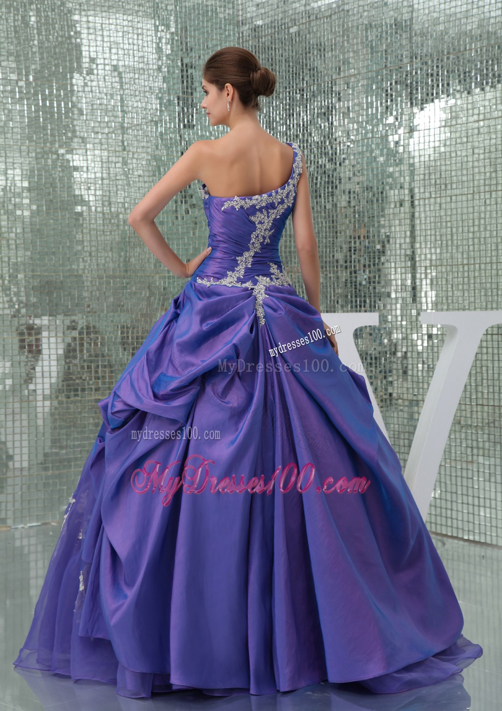 White Appliques Decor One Shoulder Quinceanera Dresses Gowns