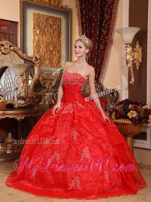 Red Sweet Sixteen Dresses with Scattered Appliques and Layers