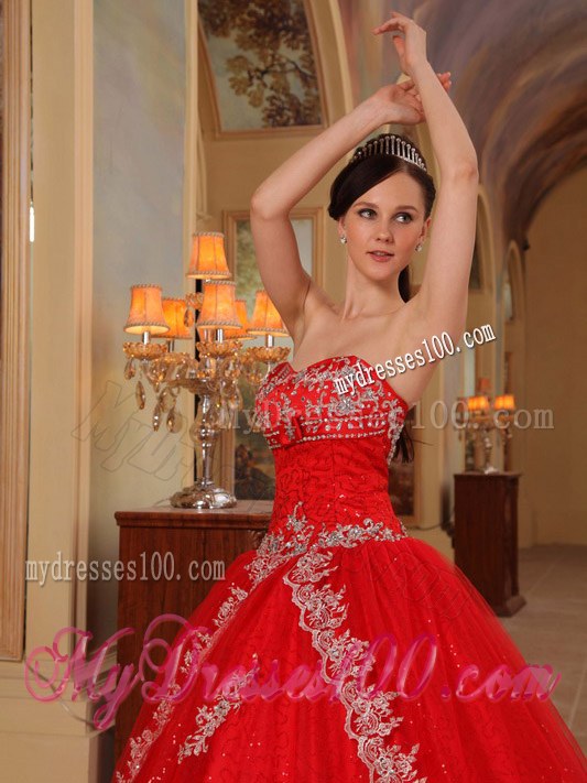 White Embroidery Quinceanera Dresses Gowns in Bright Red