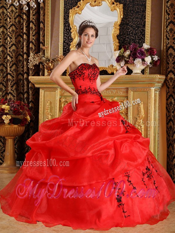 Black Applique Ruffles Decored Quinceneara Dresses in Red