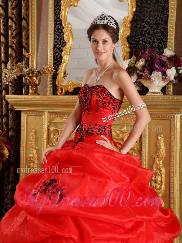 Black Applique Ruffles Decored Quinceneara Dresses in Red