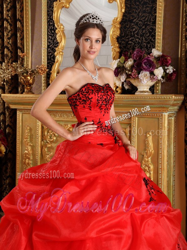 Black Applique Ruffles Decored Quinceneara Dresses in Red