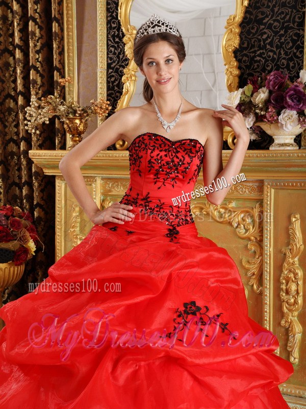 Black Applique Ruffles Decored Quinceneara Dresses in Red