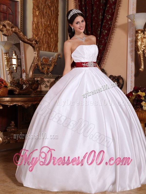 White Ball Gown Strapless Taffeta Quinceanera Dresses with Sashes