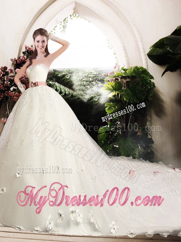 Lovely Sweetheart Lace Appliques and Bowknot Wedding Dresses with Chapel Train