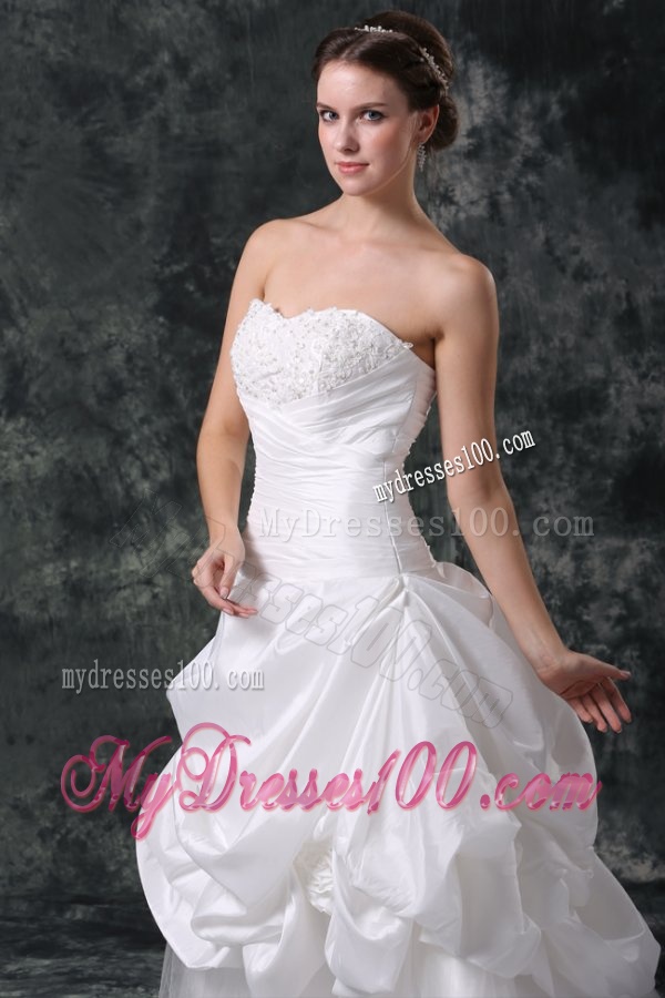 Luxurious A-Line Sweetheart Appliques and Beading Lace Up Wedding Dress