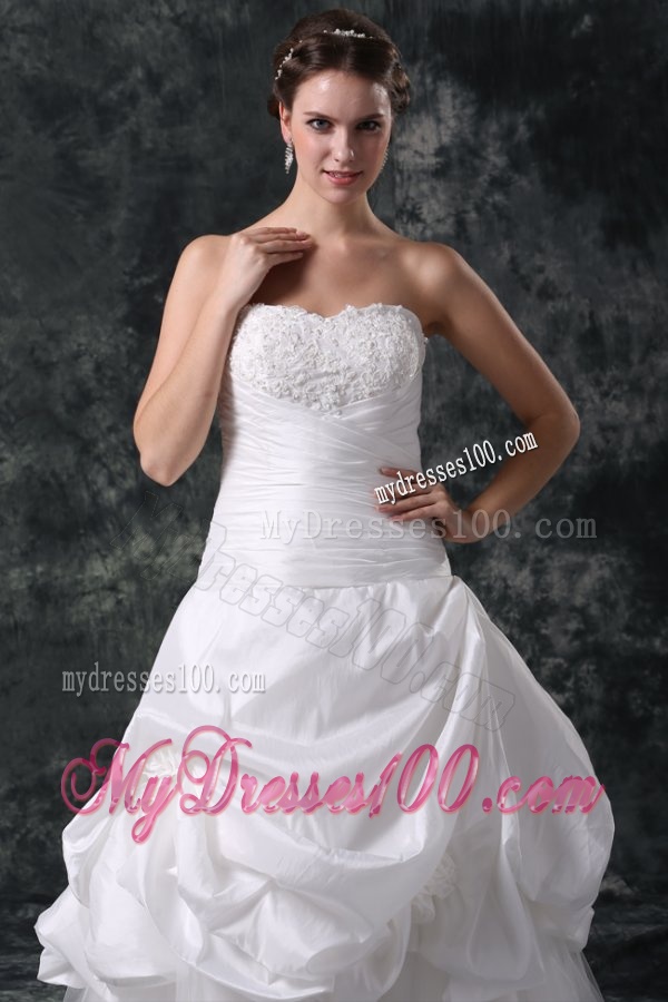 Luxurious A-Line Sweetheart Appliques and Beading Lace Up Wedding Dress