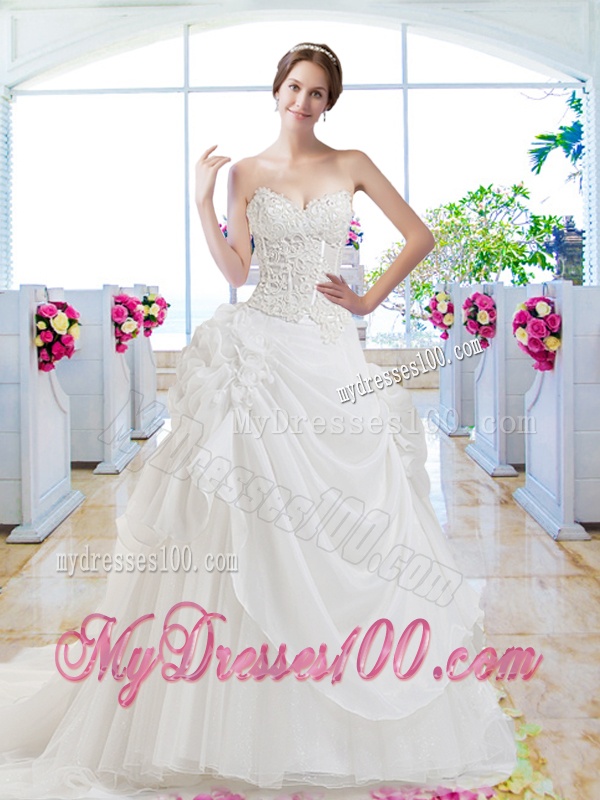 Pretty Sweetheart Appliques Wedding Gown with Chapel Train