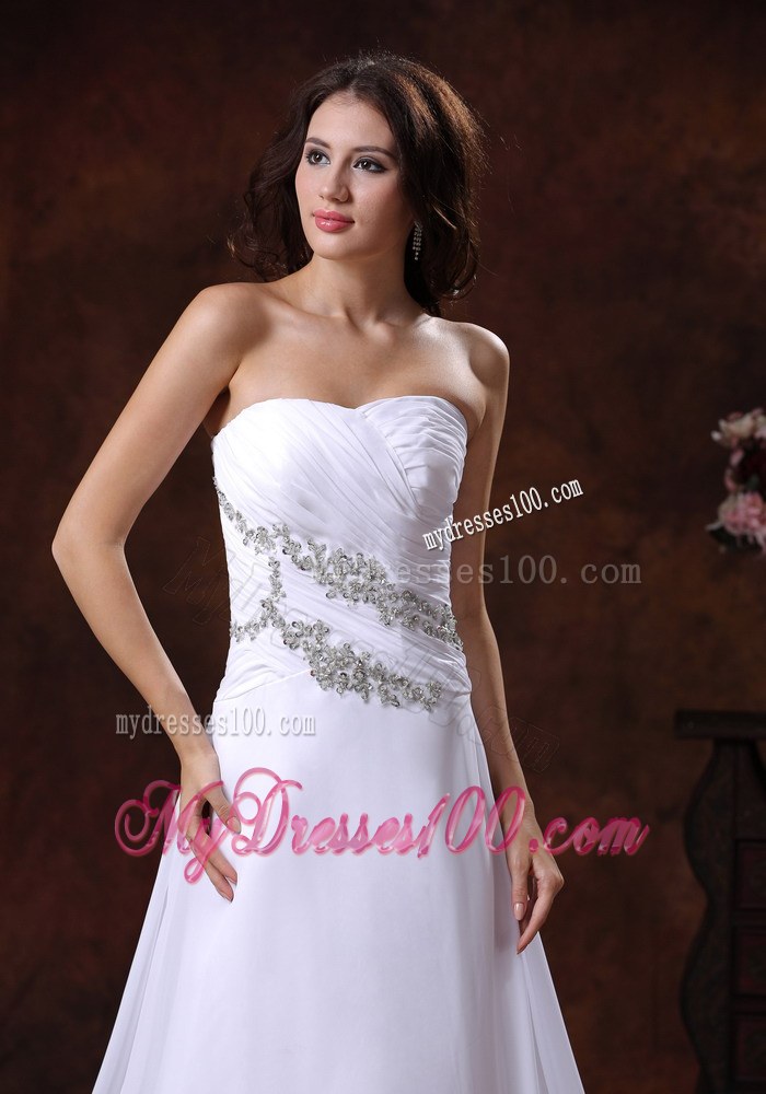 2013 The Most Popular White A-line Beaded Decorate Wedding Dress