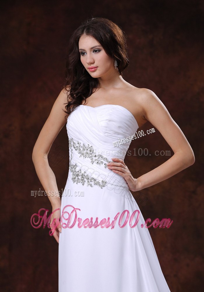 2013 The Most Popular White A-line Beaded Decorate Wedding Dress