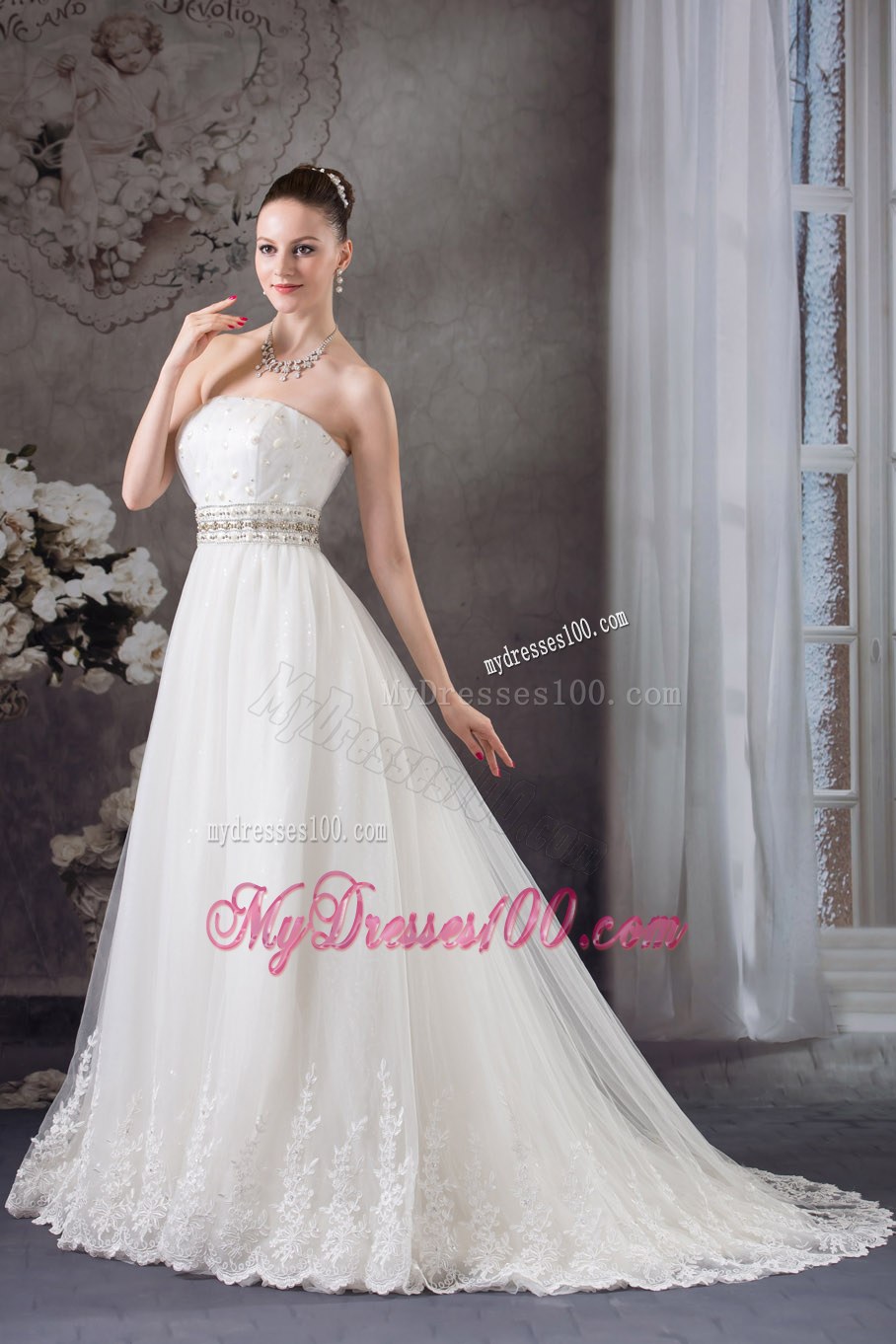 Beautiful Strapless Lace 2013 Affordable Wedding Dress with Beading