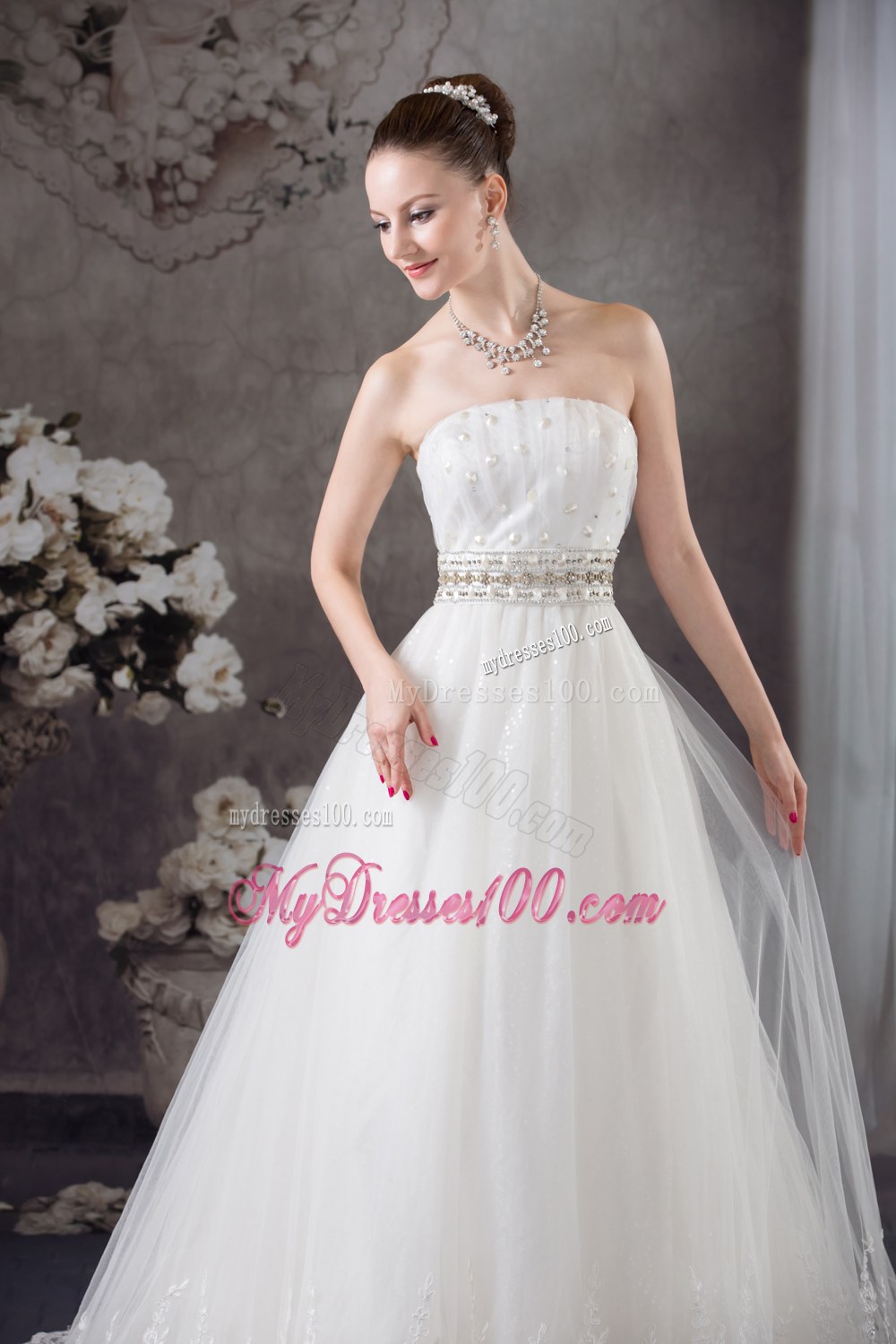Beautiful Strapless Lace 2013 Affordable Wedding Dress with Beading