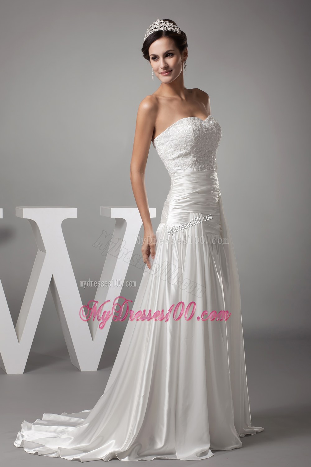 A-line Sweetheart Court Train Appliques Wedding Dress
