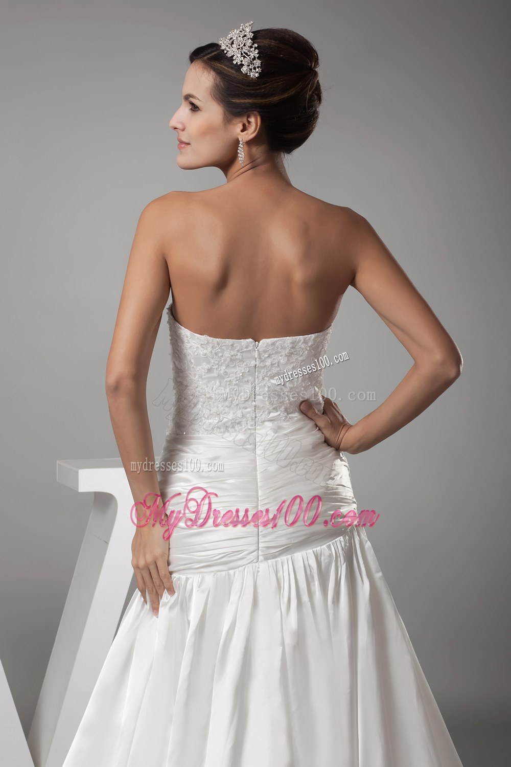 A-line Sweetheart Court Train Appliques Wedding Dress