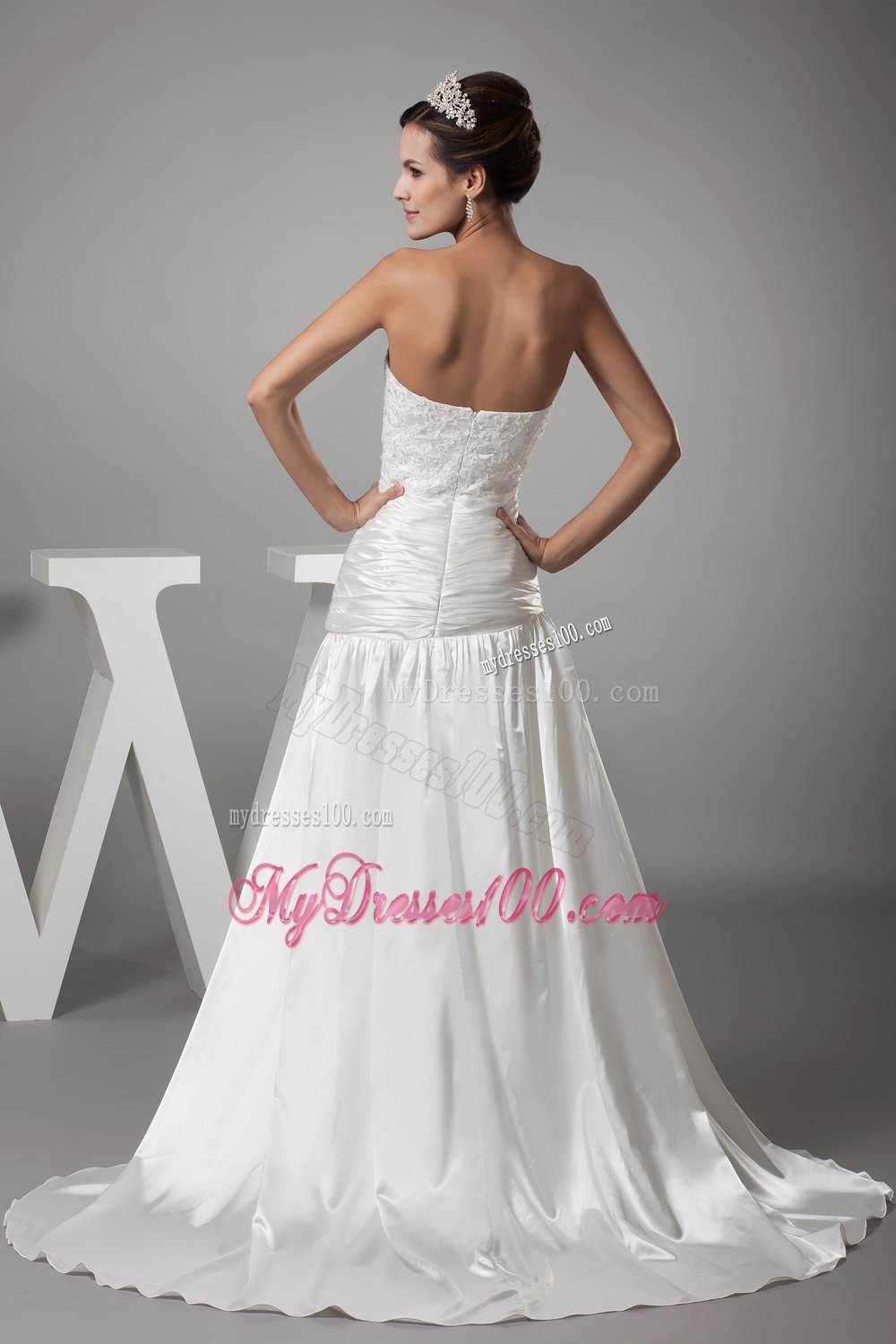 A-line Sweetheart Court Train Appliques Wedding Dress