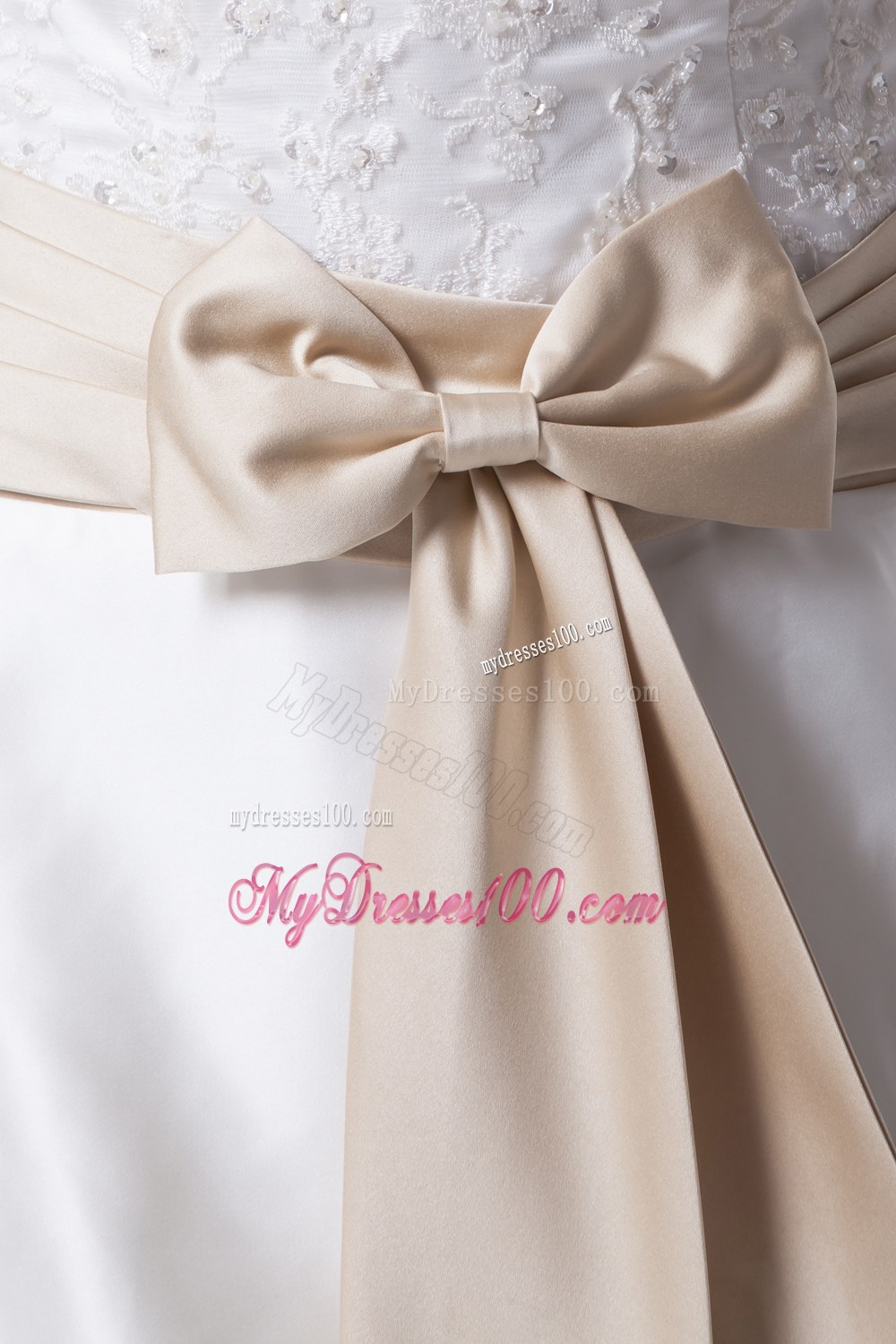 Appliques A-Line Court Train Strapless Ivory Wedding Dress