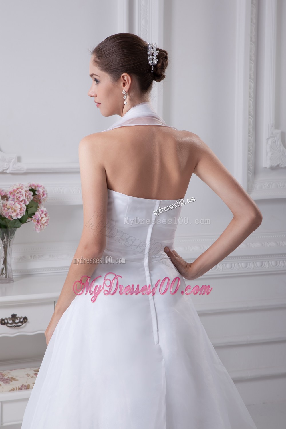 Beading Court Train Halter Pretty Wedding Dress with Fitted Waist