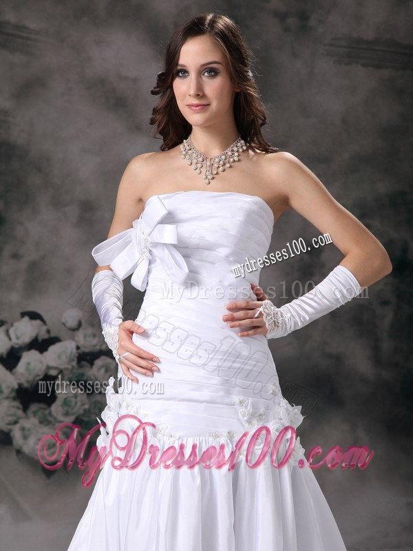 Beautiful Strapless Court Train Wedding Dresses with Hand Made Flowers