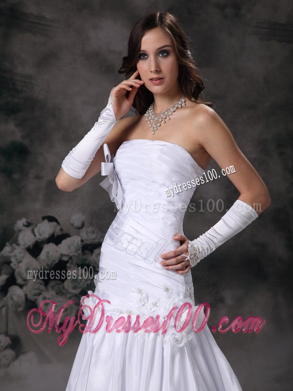 Beautiful Strapless Court Train Wedding Dresses with Hand Made Flowers