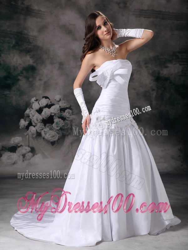 Beautiful Strapless Court Train Wedding Dresses with Hand Made Flowers