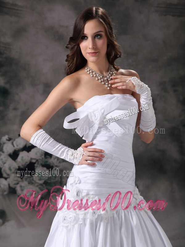 Beautiful Strapless Court Train Wedding Dresses with Hand Made Flowers