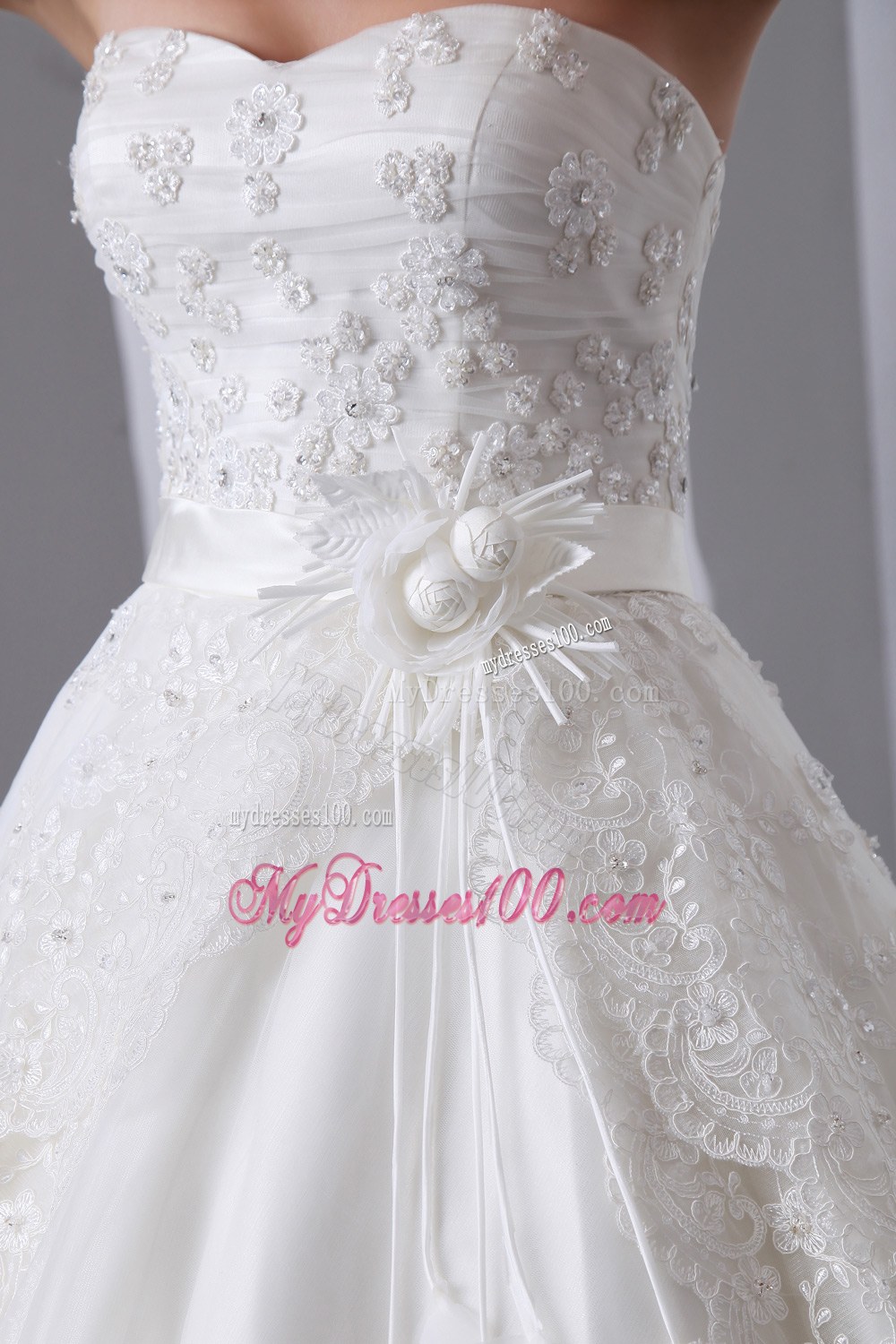 Beautiful Sweetheart Chapel Train Luxurious Lace Wedding Dresses