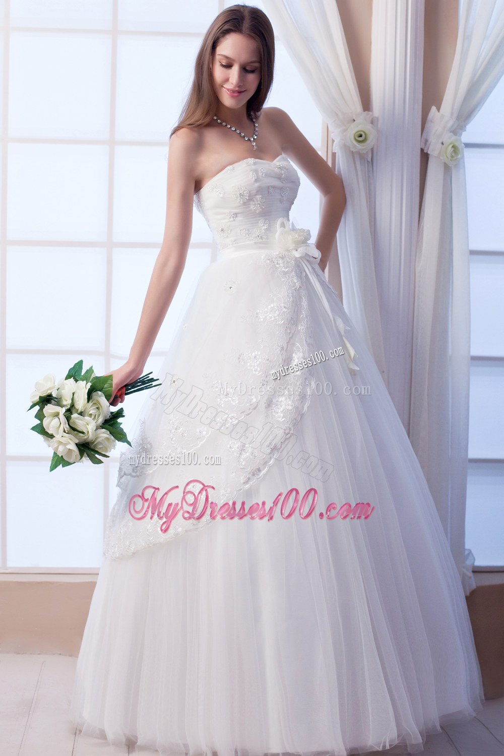 Beautiful Sweetheart Appliques and Flowers Bridal Gowns