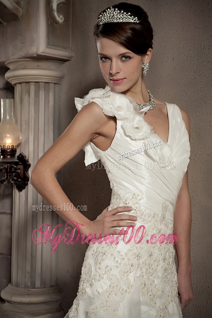 Beautiful V-neck Court Train Appliques 2013 Wedding Dresses On Sale