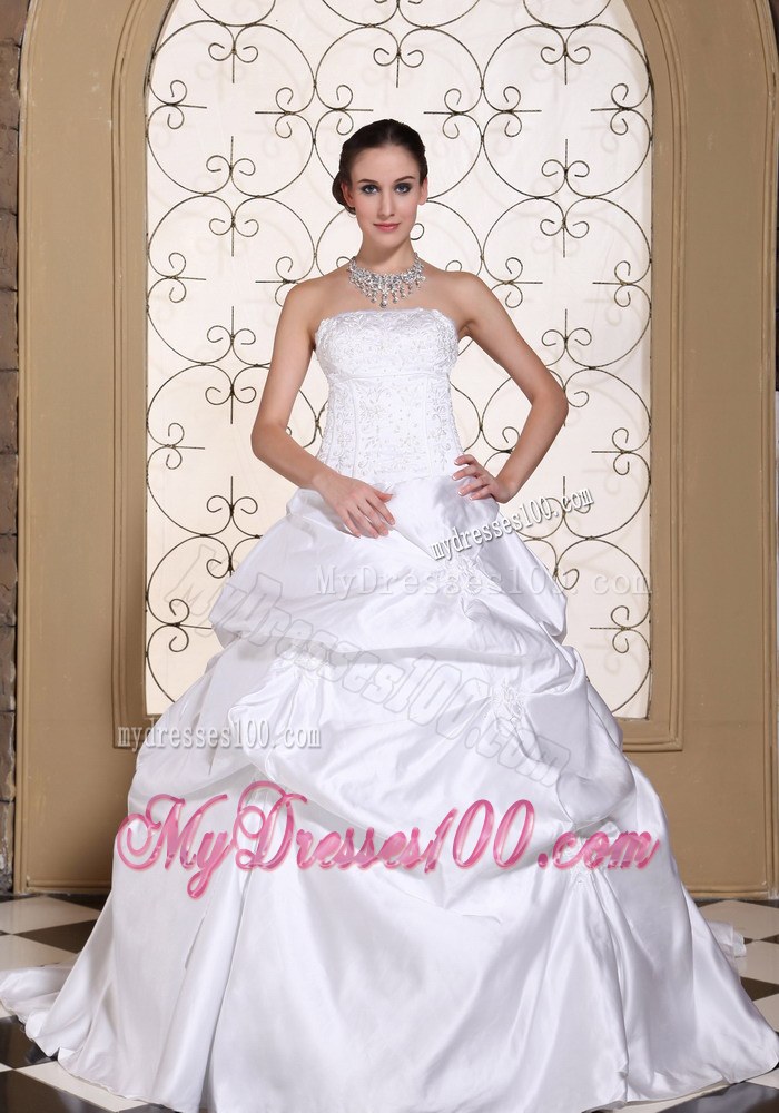Beautiful A-line Wedding Dress For 2013 Embroidery On Taffeta Wh