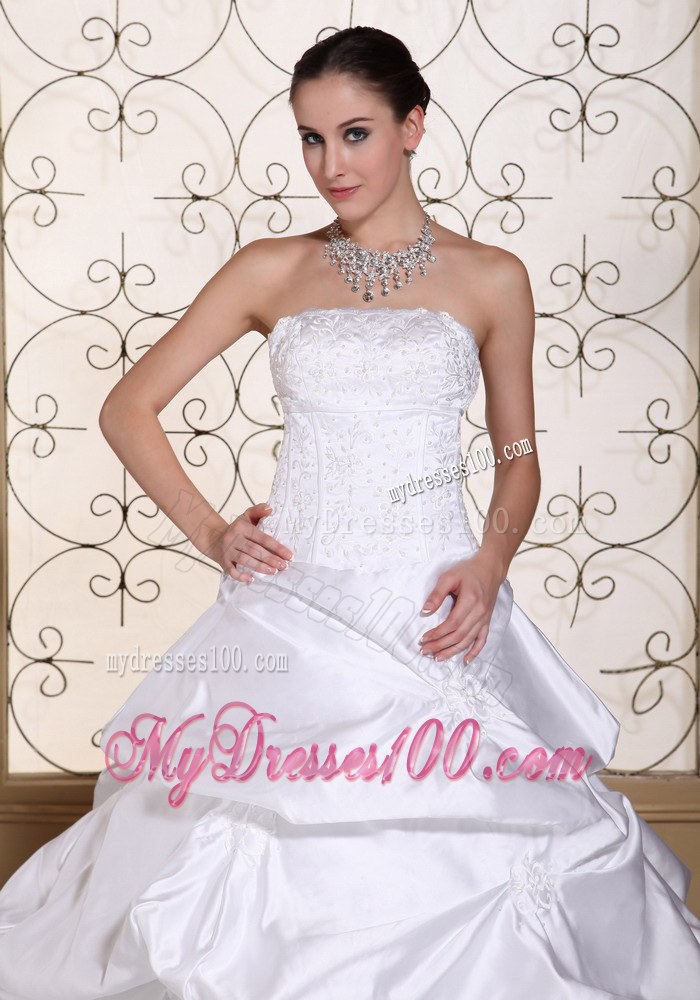 Beautiful A-line Wedding Dress For 2013 Embroidery On Taffeta Wh