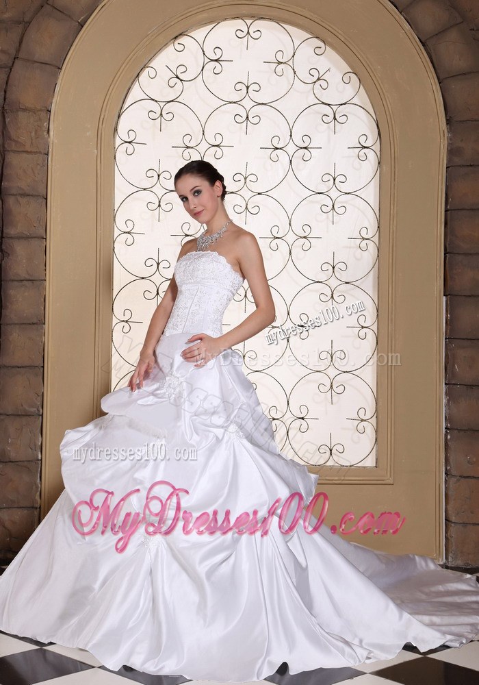 Beautiful A-line Wedding Dress For 2013 Embroidery On Taffeta Wh