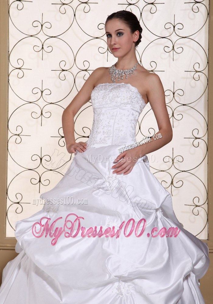 Beautiful A-line Wedding Dress For 2013 Embroidery On Taffeta Wh