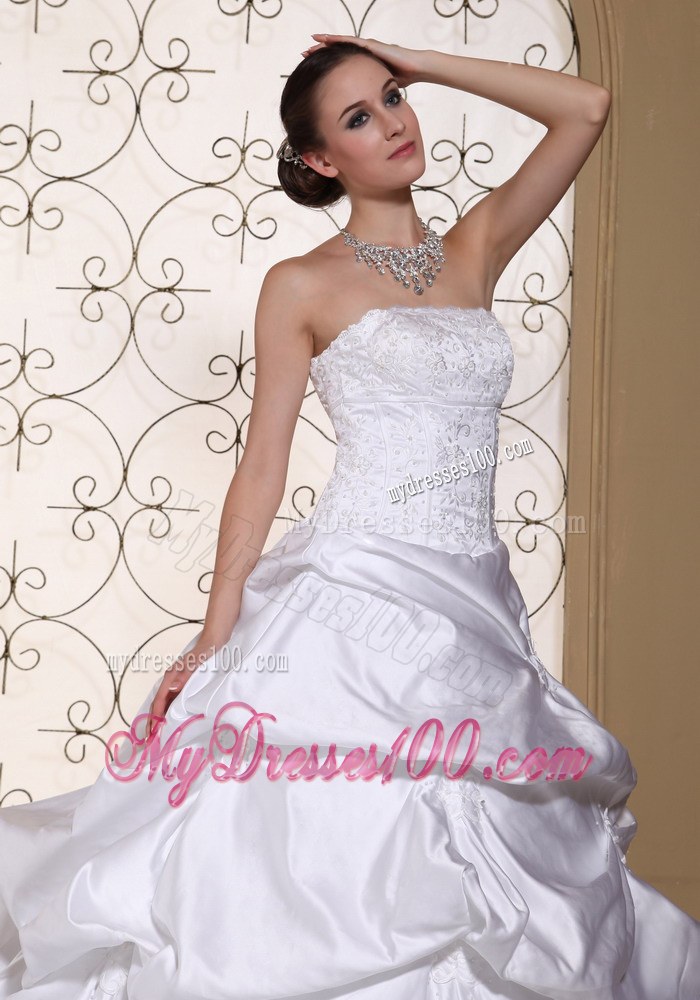 Beautiful A-line Wedding Dress For 2013 Embroidery On Taffeta Wh