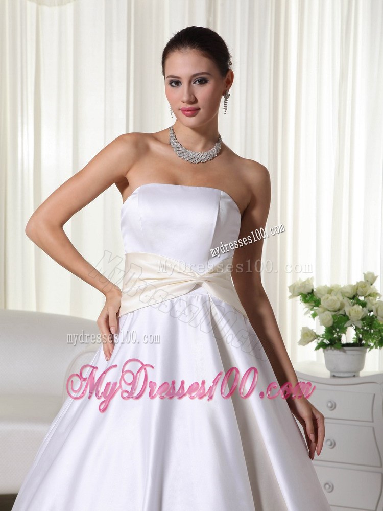 Cheap Strapless Court Train Simple Wedding Gowns On Sale