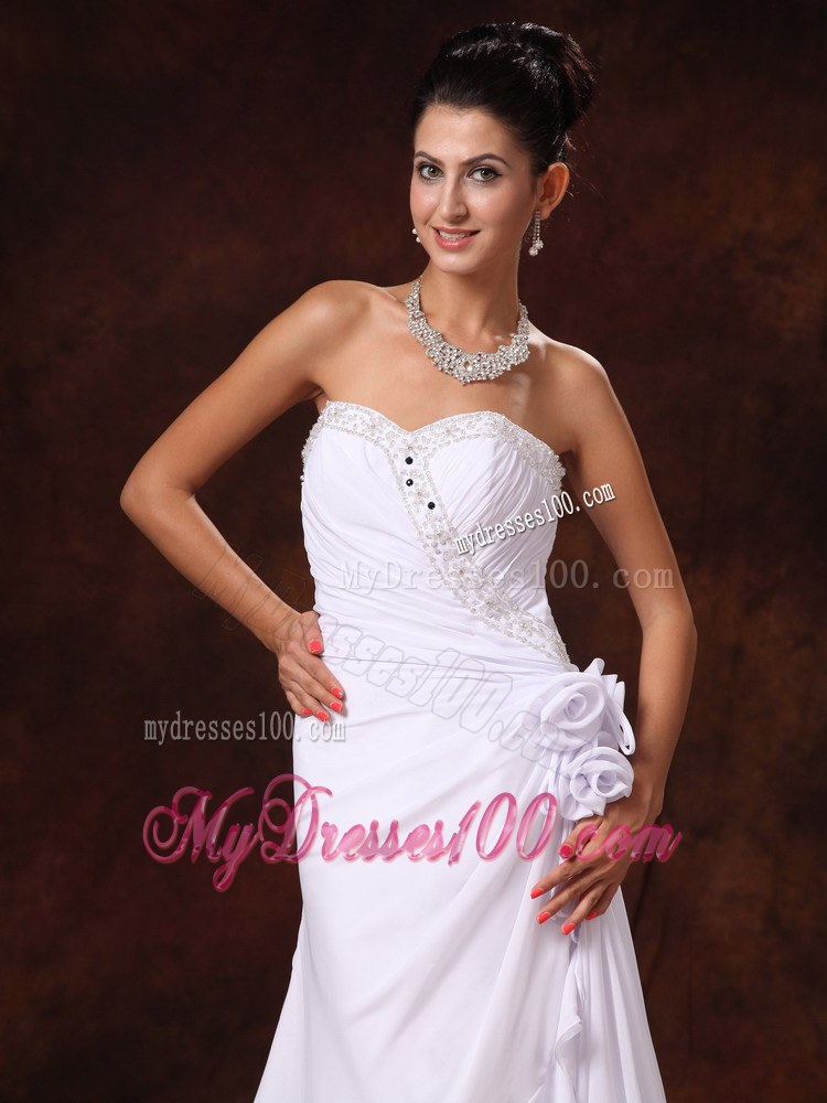 Pretty Beaded Brush Train Sweetheart Wedding Dresses with Flowers