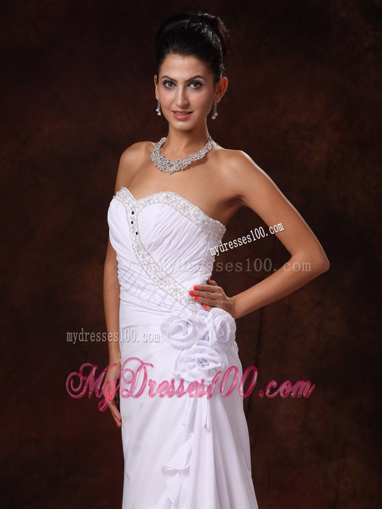 Pretty Beaded Brush Train Sweetheart Wedding Dresses with Flowers