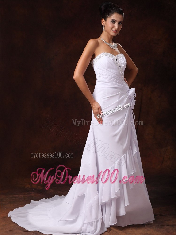 Pretty Beaded Brush Train Sweetheart Wedding Dresses with Flowers