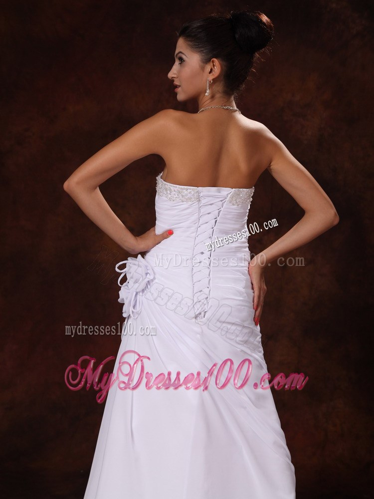 Pretty Beaded Brush Train Sweetheart Wedding Dresses with Flowers
