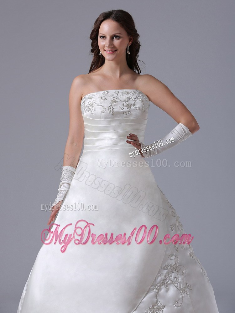 Custom Made Court Train Embroidery Wedding Dresses with Ruches