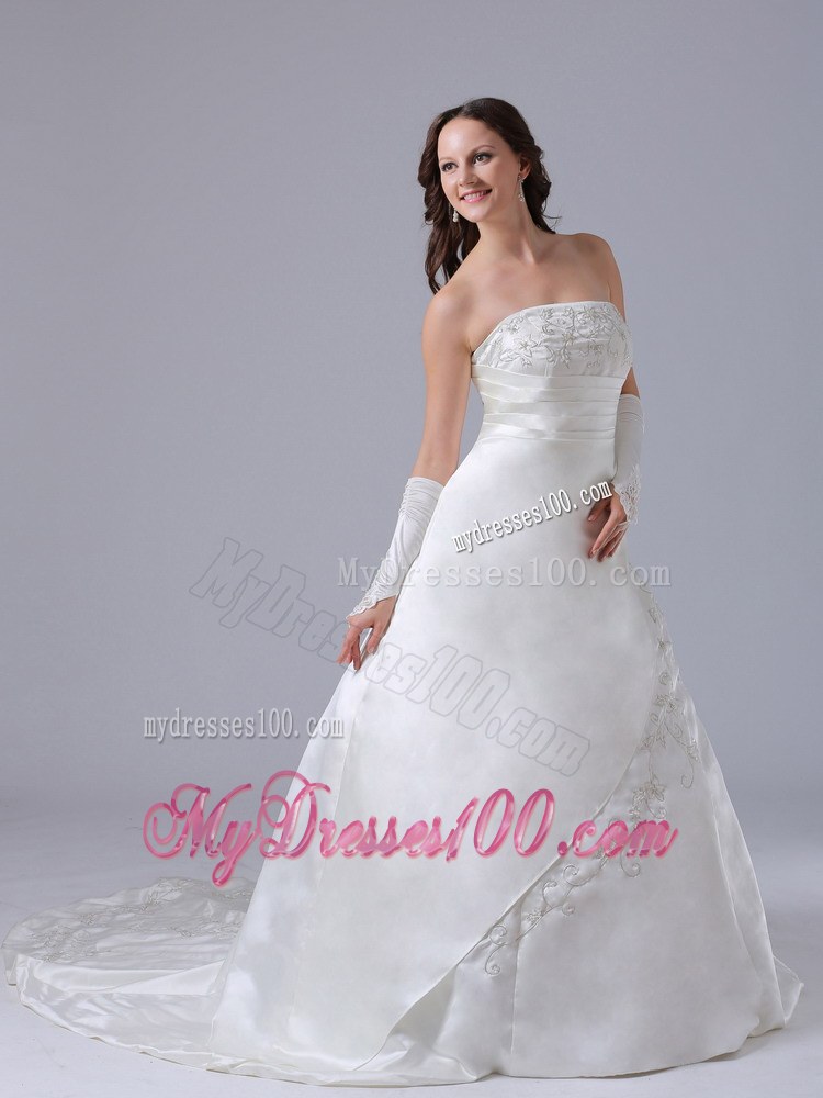 Custom Made Court Train Embroidery Wedding Dresses with Ruches