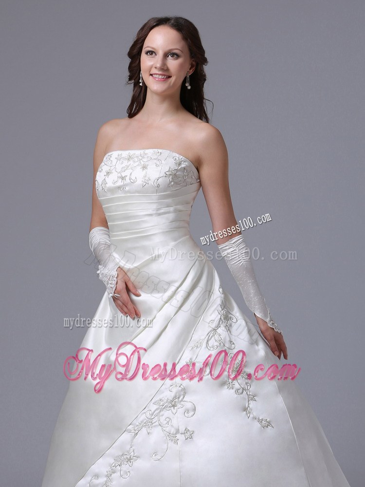 Custom Made Court Train Embroidery Wedding Dresses with Ruches